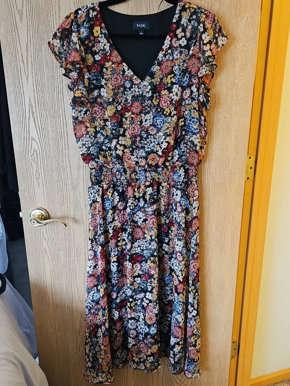 NWOT MSK Floral V-Neck Midi Dress in Black Multi